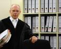 Bild: Andreas Gebert/dpa
Richter Manfred Götzl im Oberlandesgericht in München.