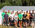 Bild: hä
Beim 33. Volkstriathlon erhielten alle Sieger ihrer jeweiligen Klasse Pokale. Allen voran gratuliert Wasserwachts-Vorsitzender Ralf Püschner und Bürgermeister Franz Stahl (Zweiter und Dritter von links).