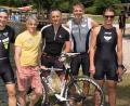 Bild: wat
Die Triathleten beweisen schon mal, wie fit sie sind.
