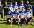 Bild: fef
Der SV Störnstein stellte seine Neuzugänge vor: (stehend von links) Fußballabteilungsleiter Markus Baumann, Trainer Tobias Schiener, Co-Spielertrainer Toni Weniger, Sven Hoch, Andreas Striegl, Vorsitzender Harald Bulligan, 2. Vorsitzender Franz Kern; (knieend, von links) Christian Greiner, Markus Malzer, Max Weniger, Max Reber. Es fehlt Christian Wittmann.