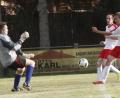 Bild: Hirsch
Der TV Nabburg ist im Pokal eine Runde weiter. Bei der Spielgemeinschaft TSV Schwandorf/ASV Fronberg reichte ein Tor in der Schlussphase. Die beste Nabburger Möglichkeit in der ersten Hälfte vergab David Malcat (Nummer 9), der in dieser Szene Torhüter Matthias Brandl überwand, aber nur den Pfosten traf.
