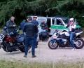 Bild: Polizei Neunburg
An der Staatsstraße 2151 suchten die Polizeibeamten das Gespräch mit den Motorradfahrern. Es ging dabei nicht nur um die Verkehrskontrolle, auch das Bewusstsein für die richtige Geschwindigkeit und die Sicherheit auf dem Bike sollte geschärft werden.