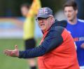 Bild: Alfred Schwarzmeier
Klare Ansprache: Rüdiger Fuhrmann lebt an der Außenlinie den Trainerjob. Der Etzenrichter Coach hat keine Zweifel, dass seine Mannschaft in der neuen Landesliga-Saison konkurrenzfähig ist.