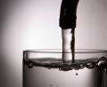 Bild: dpa
Mit Keimen verunreinigt ist das Wasser im Gebiet des Zweckverbands zur Wasserversorgung Neunaigen/Kemnath. Es sollte abgekocht werden.