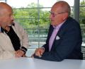Bild: jrh
Goldener Lion Norbert Wittmann (links) und Jugendtherapeut Gerhard Krones besprechen das Wellnesswochenende für Eltern drogenkranker Kinder.