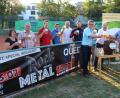 Bild: sns
Vertreter von Tennisclub, Stadt und Brauerei bei der offiziellen Bierprobe für die beiden Rock-Nächte und die Feierlichkeiten des Clubs.