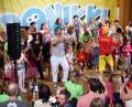 Bild: u
Als Donikkl, Erich, der Koch, und Mimi Starkstrom das Kommando auf der Bühne übernehmen, gibt es im Saal kein Halten mehr. Die Kinder lassen sich ebenso wie die Mamis und Papis von den Gute-Laune-Songs mitreißen.