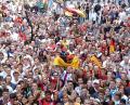 Bild: wsb
Hunderte kommen im Juni 2002 auf den Marktplatz, um das WM-Finale gegen Brasilien zu sehen.