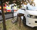 Bild: jma
Unfall in Grafenwöhr: Das Auto bleibt im Vorgarten stehenn.