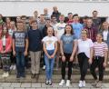Bild: do
Gymnasium International ist an der Eschenbacher Schule Programm. Mit einem intensiven Schüleraustausch fördert das Gymnasium den Europäischen Gemeinschaftsgeist. Eine Partnerschaft besteht auch mit der Great Baddow High School in Chelmsford/England. Zwölf junge Engländer waren jüngst mit ihren Lehrkräften Gäste der Schule und der deutschen Schüler. Unser Bild zeigt Gastgeber und Gäste mit den Lehrkräften.