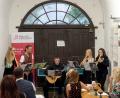 Bild: gac
Die Sulzbacher Hofmusik unter der Leitung von Michael Kämmle (Zweiter von links) erfreut die Zuhörer mit feinem Flötenklang.