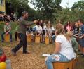 Bild: sön
Die Percussions-Gruppe unter Leitung von Florian Beer eröffnete das Schulfest.