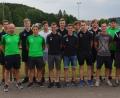 Bild: exb
Der FC OVI-Teunz setzt weiter auf eigene Talente. Punktuell wurde der Kader des Bezirksliga-Aufsteigers durch externe Neuzugänge verstärkt: Maximilian Ebnet (hinten von links), Elias Schießl, Kilian Fischer, Andreas Fischer, Daniel Sorgenfrei, Heiko Winklmann, Lukas Baumer, Johannes Kretschmer sowie (vorne von links) Trainer Claus Frank, Daniel Augustin, Sebastian Baier, Lukas Neuber, Fabian Frank, Thomas Krause und Daniel Wellnhofer.