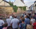 Bild: exb
An der Stadtmauer in der Karolinenstraße erläutert Bürgermeister Bernd Sommer auch den aktuellen Sachstand im Hinblick auf die Renovierung.