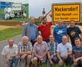 Bild: ow
Den Besuch des Bürgermeisters der Partnergemeinde Mogersdorf aus Österreich nutze eine Gruppe Feuerwehrler um wie vor 24 Jahren in Österreich vor dem Ortsschild ein entsprechendes Bild zu machen. In der linken oberen Ecke ist das alte Bild zu sehen. Vordere Reihe: Armin Hofmann, Hermann Gmelch, Wolfgang Brandl, Klaus Deubzer, Michael Dötsch, Stefan Walter. Hintere Reihe: Josef Korpitsch, Wolfgang Haberberger (im Bild 1994 Karl Pühl), Hermann Leiter und Markus Walter.