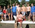 Bild: ROH
Ein Teil der Wasserwacht tritt nach dem Badevergnügen zum Beheizen des Grills an. Vorne Grillmeister und Jugendwart Markus Kellner, rechts Vorsitzender Markus Münchmeier.