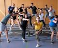 Bild: twi
Die Theatergruppe zeigt unsere Aufnahme bei der Probe in der Turnhalle.