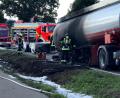 Bild: Manfred Erhard/Feuerwehr Stadt Schrobenhausen/dpa
Nach einem erfolglosen Löschversuch hat der Fahrer eines mit Kraftstoff beladenen Tanklastzuges sein brennendes Gefährt aus der Stadt in unbewohntes Gebiet gefahren.