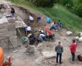 Bild: exb
Im alten Burggraben förderten die Schüler unter Anleitung eines Archäologen viele unterschiedliche Gegenstände zu Tage.