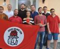 Bild: dob
In Vohenstrauß gibt es wieder eine Juso-AG. Christina Schmid (vorne, Dritte von rechts) und Manuel Dippold (vorne, Zweiter von links) sind gleichberechtigte Vorsitzende. Stefan Schmid (vorne, Zweiter von rechts) bringt sich als Beisitzer ein. Bundestagsabgeordneter Uli Grötsch (hinten, Zweiter von rechts) und der SPD-Ortsvereinsvorsitzende Markus Kick (Zweiter von links) heben die Juso-AG mit aus der Taufe.
