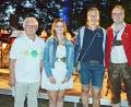 Bild: ü
Sandra Maul (Zweite von rechts) freut sich zusammen mit (von links:) Robert Herl, Laura Kellner und Sebastian Dimler, Vorsitzender der Blaskapelle, über ihren Gewinn.