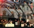 Bild: Holger Stiegler
Andrej Hermlin (links am Klavier), das „Swing Dance Orchestra“ sowie die beiden Gesangssolisten Ann Sophie und David Hermlin sorgen für einen gelungenen Abend bei den Schlossfestspielen.
