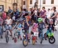Bild: sön
Aufgeregt warteten die Kinder mit ihren Fahrrädern, Rollern, Bobby-Cars und Dreirädern darauf, von Pfarrer Sturm gesegnet und mit Weihwasser besprenkelt zu werden.