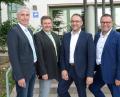 Bild: Schönberger
Thomas Bauer (Zweiter von rechts) ist Chef der Weidener Kriminalpolizei. Sein neuer Stellvertreter ist Thomas Gallei (links), zugleich neuer Leiter des K 2. Den Kriminaldauerdienst leitet künftig Markus Braun (rechts). Ernst Wager führt das K 11 gegen Cybercrime.