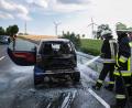 Bild: rw
Ein Smart ist am Freitag nachmittag am Steinbacher Berg in Brand geraten. Die beiden Insassinnen konnten sich retten.