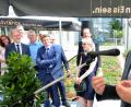 Bild: Stephan Huber
Finanzminister Albert Füracker (rechts) in Höchstform. Am Freitag war er Gast bei der Eröffnung der Psychiatrischen Tageskliniken für Kinder- und Jugendliche sowie Erwachsene in Amberg.
