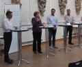 Bild: Bühner
Unter Moderation von Betriebsseelsorger Richard Wittmann (Erster von links) diskutierten die Landtagskandidaten (von links) Tobias Reiß (CSU) Annette Karl (SPD) Christoph Skutella (FDP) Joachim Hanisch (Freie Wähler) und Anna Toman (Bündnis90/Die Grünen)