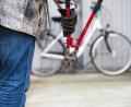Bild: Rainer Fuhrmann/stock.adobe.com
Ein Besitzer bemerkt den Fahrraddiebstahl und verfolgt den Unbekannten.