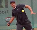 Bild: ref
Nicolas Reissig verlor sein Einzel an Nummer 3 gegen den Spanier Carlos Boluda-Purkiss, im Einserdoppel holte er zusammen mit Peter Heller dann einen von zwei „Ehrensätzen" der Amberger bei der 0:9-Niederlage in der 2. Tennis-Bundesliga Süd beim TC Großhesselohe.