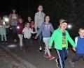 Bild: rgr
Die Spielmannszug-Zwerge bei der Nachtwanderung auf der Suche nach einem Schatz.