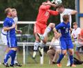 Bild: btg
Tobias Schoberth (Mitte) hatte alles im Griff. Die Schirmitzer Angriffsbemühungen endeten immer spätestens beim Raigeringer Schlussmann.