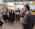 Bild: Kunz
Stehempfang mit Sitzgelegenheit. Die Pfarrei St. Josef verabschiedet ihren Kaplan. Dr. Thomas Hösl. Bild: Kunz