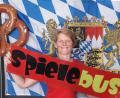 Bild: Landratsamt
Maxl, der Spielebus des Landkreises, will heuer seinem Namen alle Ehre machen und gibt sich als ein Bayer vom alten Schlag.