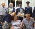 Bild: mad
Jubilar Hans Meier (vorne, Zweiter von rechts) freute sich über die Glückwünsche seiner Familie. Für den Markt gratulierte Zweiter Bürgermeister Alfred Wolfsteiner (hinten, Zweiter von links), auch Abordnungen von SV und Feuerwehr Schwarzeneck gratulierten.