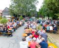 Bild: sml
Ständig füllt sich am Abend der Dorfplatz von Pleisdorf. Der Kapellenverein hat zum Dorffest geladen.