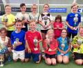Bild: lst
Um die Bezirkstitel auf Midcourt ging es auf der Tennisanlage des TC Amberg am Schanzl. Unser Bild zeigt die erfolgreichsten Teilnehmer.