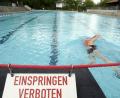 Bild: Petra Hartl
Eine einsame Schwimmerin zieht im Hocko ihre Bahnen.