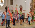 Bild: dob
Mit einem Tanz in der St.-Erhard-Kirche verabschieden sich die Kindergartenkinder in die Ferien.