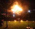 Bild: sne
Eine eindrucksvolle Feuershow erhellt den Nachthimmel.