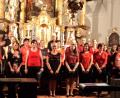Bild: ksi
Der Kirchenchor aus Fronberg unter seinem Leiter Christian Lehnerer (links) verbreitete mit seinen religiösen Liedern eine Atmosphäre des Innehaltens.