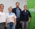 Bild: Dobler
Zum Wahlkampfauftakt der Landkreis-Grünen in Nabburg stellten sich nicht nur Landtagswahl-Spitzenkandidat Jürgen Mistol (rechts) und seine beiden Landtagswahlmitstreiter Benjamin Quaas (Mitte) und Tina Winkelmann (rechts daneben) vor, sondern auch die Bezirkstags-Kandidatinnen Franziska Wünsch und Marion Juniec-Möller (von links).