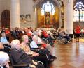 Bild: Stephan Huber
Bischof Rudolf Voderholzer bei der Predigt in der Basilika St. Martin. Die Heimbewohner und Ehrengäste lauschen interessiert.