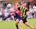 Bild: Alfred Schwarzmeier
Die SV Grafenwöhr zeigte beim 2:1-Sieg in Kulmain vor allem in Halbzeit eins eine starke Leistung. Die Offensivspieler wie Dominik Zawal (rechts) waren von der Kulmainer Abwehr um Florian Greger (links) kaum zu bremsen.
