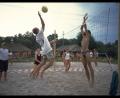 Bild: sne
Waldbad-Cup 1995: Damals spielen die Sportler auf nur zwei Feldern und mit einfachen Mitteln, doch seitdem ist viel passiert.