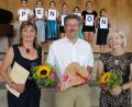 Bild: Michaela Lowak
Elisabeth Koch (von links), Georg Hammer und Gabriele Günther nehmen Abschied von der Grund- und Mittelschule.