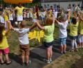 Bild: gi
Die Vorschulkinder setzten das Evangelium von der kostbaren Perle und dem Schatz im Acker mit einem Puzzle und einem Tanz beim Sommerfest um.